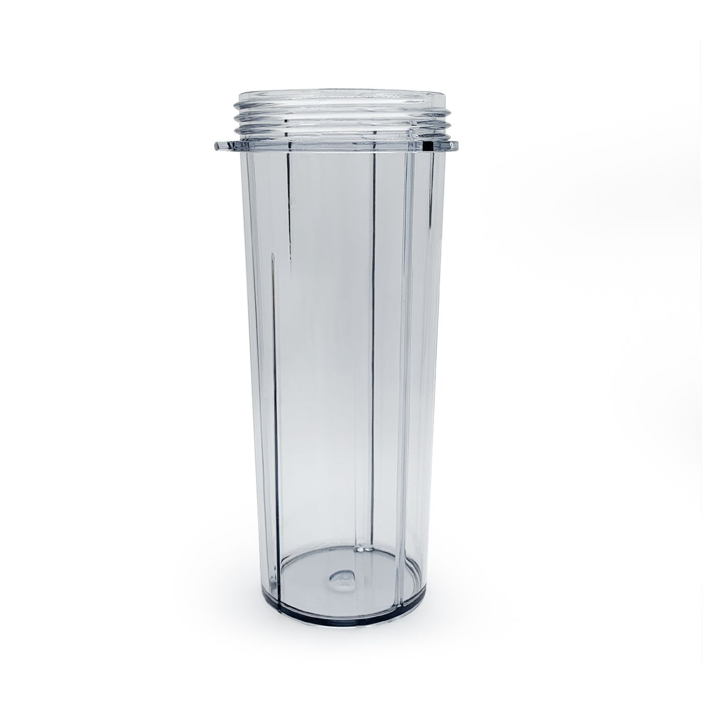 Transparenter Becher mit Gewinde und vertikalen Linien auf weißem Hintergrund
