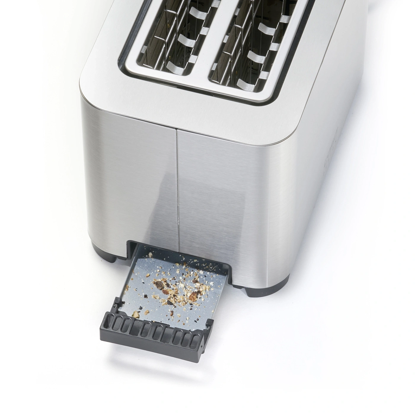 Toaster mit herausgezogener Krümelschublade, silbernes Gehäuse, Brotkrümel