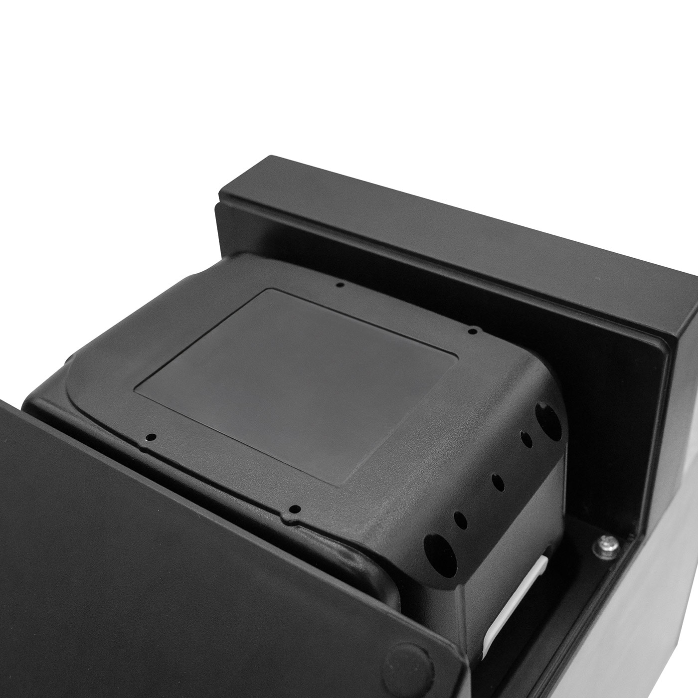 Schwarzes Gerät mit rechteckiger Form und Löchern, Detailaufnahme, Nahaufnahme