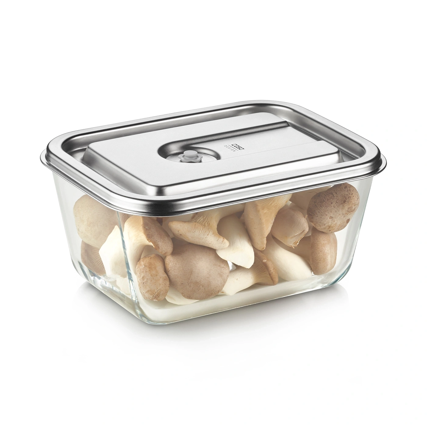 Récipient en verre avec champignons, couvercle en métal, forme carrée, isolé sur fond blanc