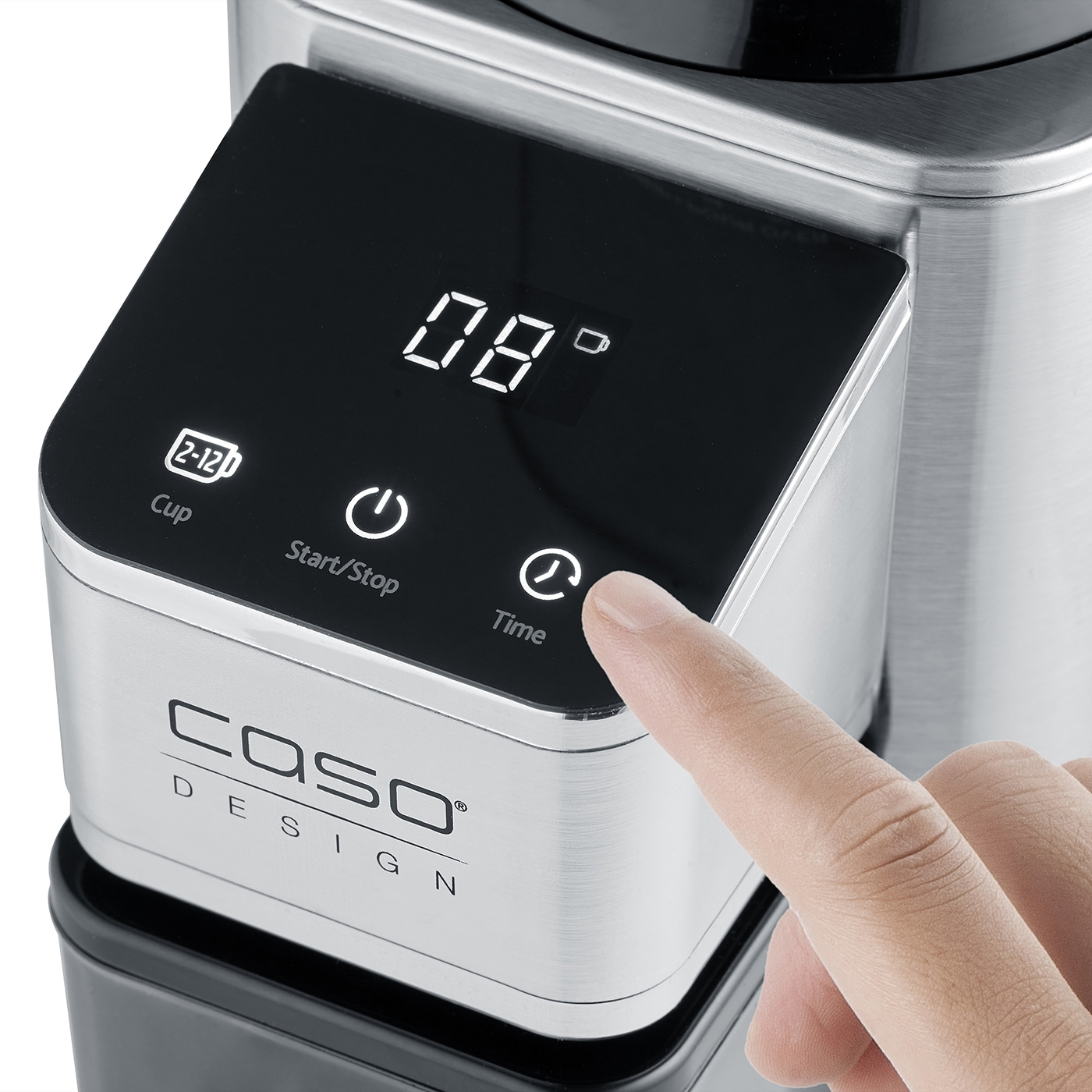 Nahaufnahme einer Kaffeemaschine mit digitaler Anzeige und Bedienung durch Fingerdruck.