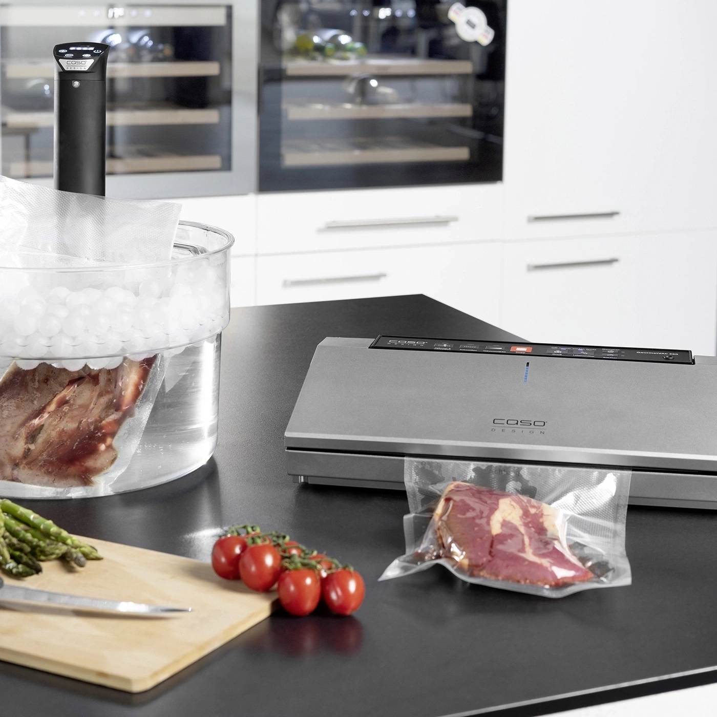 Sous vide cooking of meat with a CASO vacuum sealer and circulator.