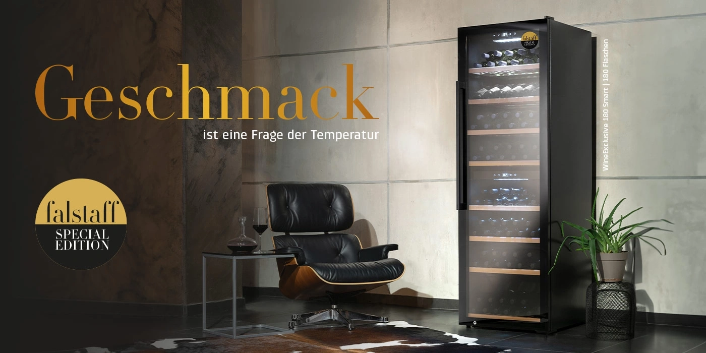 Ein Wein-Kühlschrank mit "Geschmack ist eine Frage der Temperatur" und Falstaff Special Edition Logo.