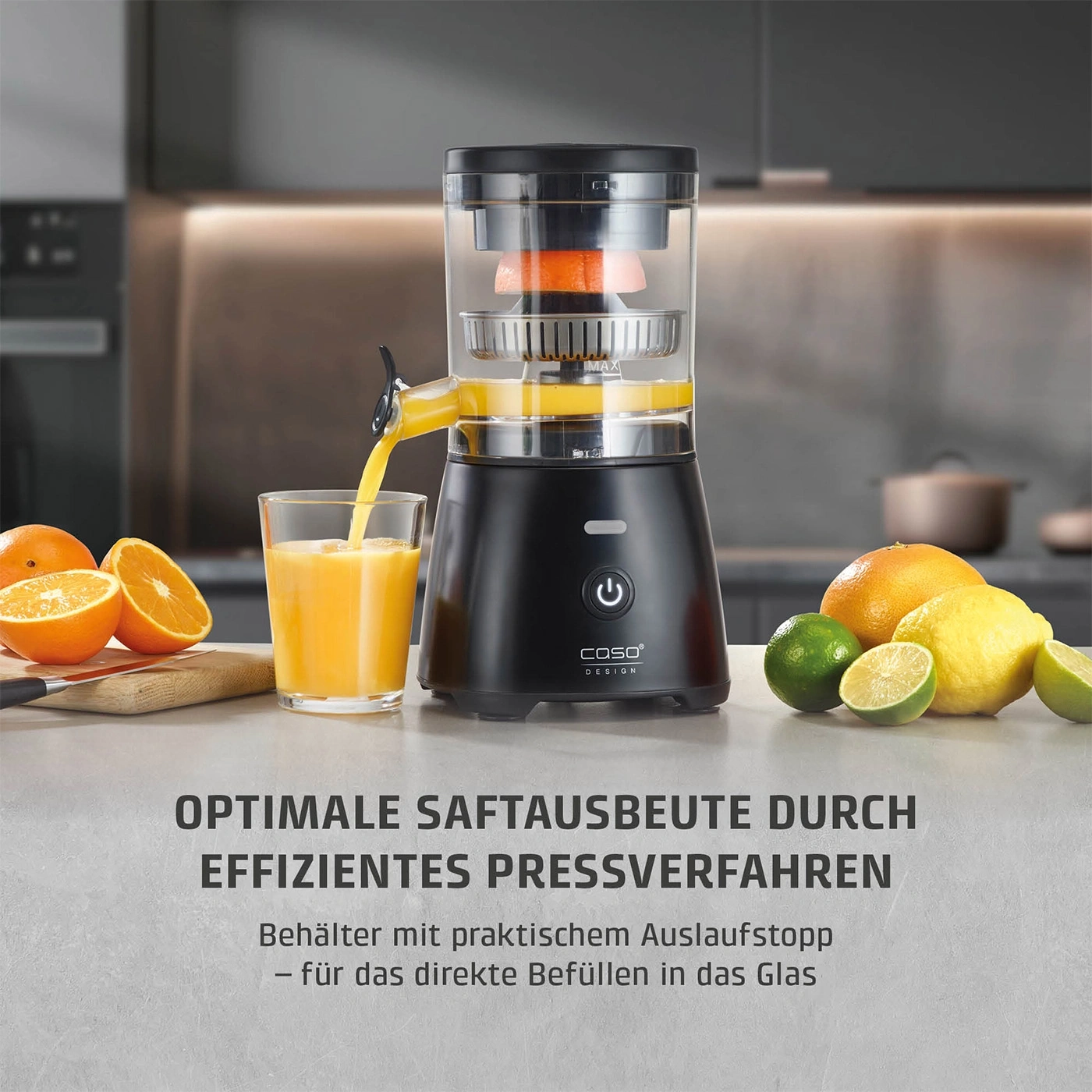 Presse-agrumes électrique avec oranges et verre, texte sur le rendement du jus.