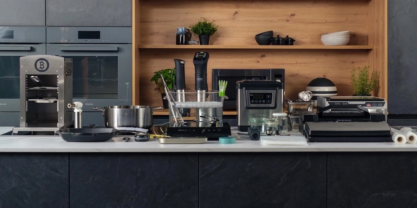 Appareils de cuisine avec thermoplongeurs et machine sous vide