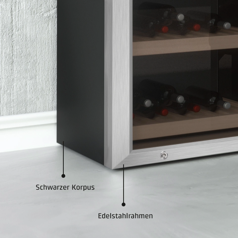 Schwarzer Korpus und Edelstahlrahmen eines Weinkühlschranks mit Flaschen.