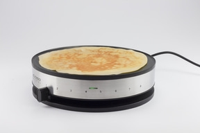 CM 1300 Crêpes-Maker Appareil à crêpes design avec retourneur et distributeur de pâte