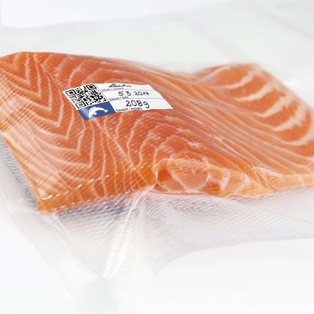 Lachsfilet mit Etikett und QR-Code, Gewicht 208g