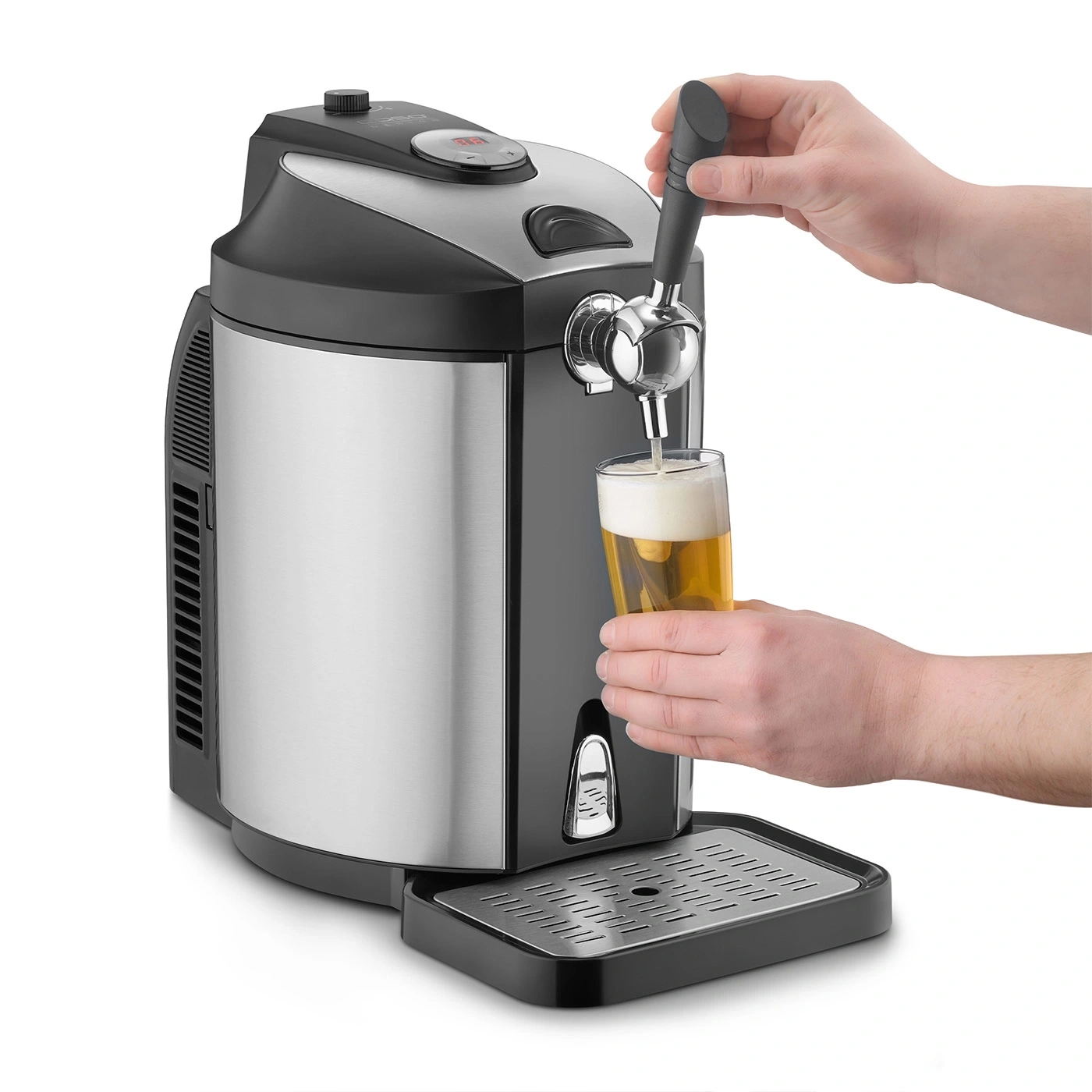 Tireuse à bière avec verre, mains, bière, mousse, acier inoxydable, noir, boisson